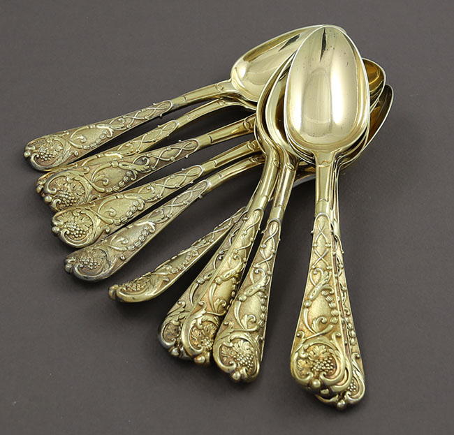 set of 12 William Chawner silver gilt dessert spoons c1821