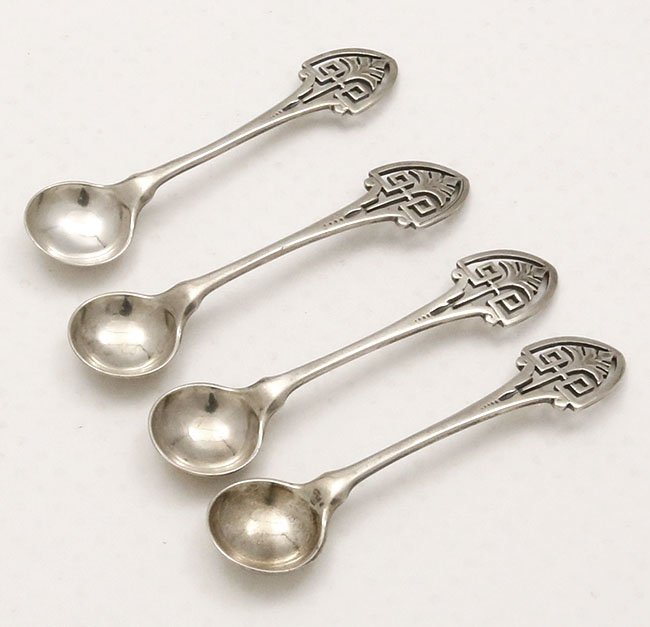 four English antique silver salt spoons 1879