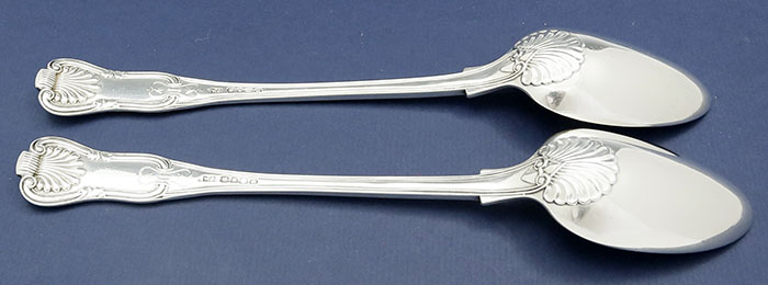 pair of stuffing spoons Hourglass pattern London 1826
