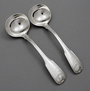 pair of English antique silver London 1820 sauce ladles fiddle shell and thread pattern by William Eley & Fearn