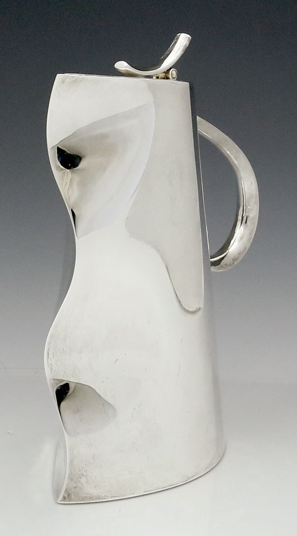 Ravissant Indian silver jug with hinged lid pitcher