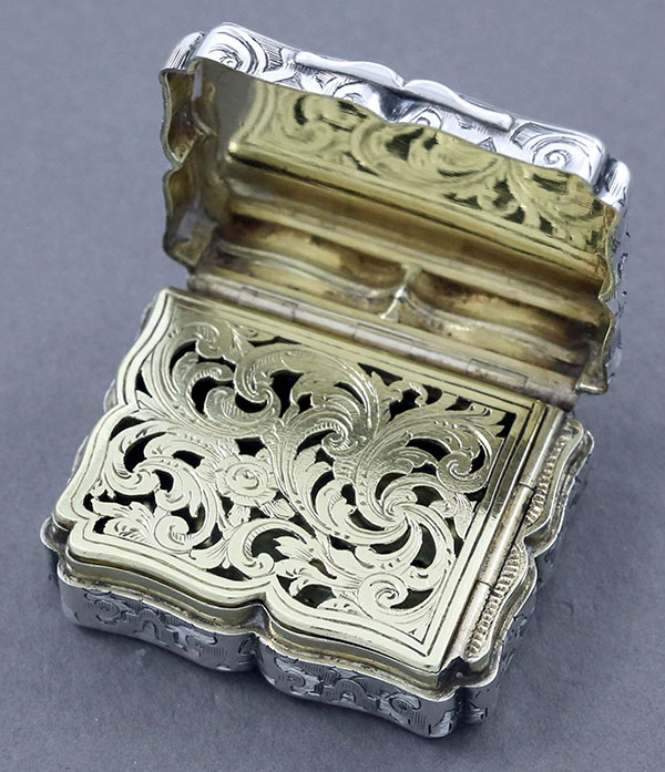Rawlings and Sumner antique silver Engllish engraved vinaigrette