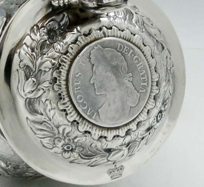 lid with engraved crown on German tankard