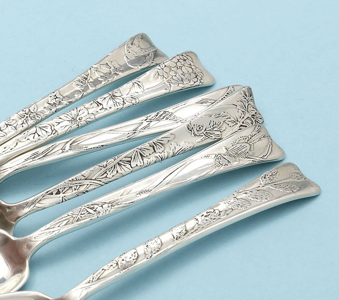 etched detail of lap over edge spoons